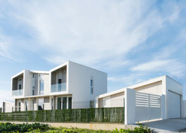 Casa sistema constructivo Walluminiumm, de diseño con garaje